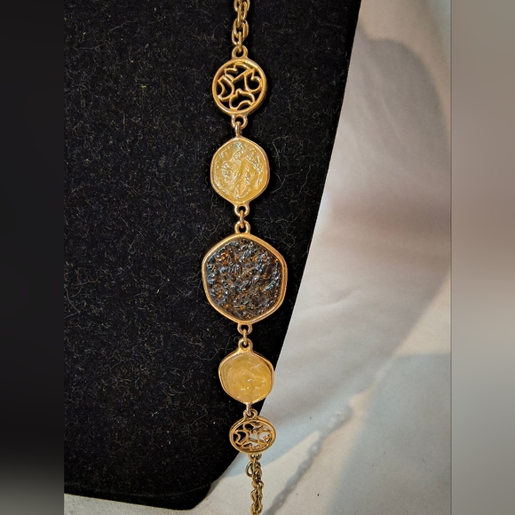 Sarah Cov Necklace - Picture 2 of 2